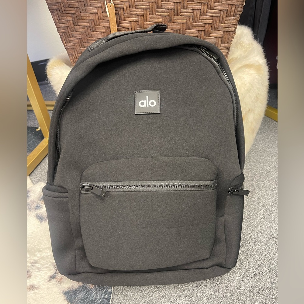 ✨ALO Backpack ✨ - Picture 5 of 8